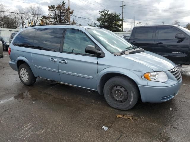 2005 Chrysler Town & Country LX