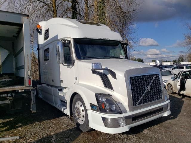 2013 Volvo VN VNL