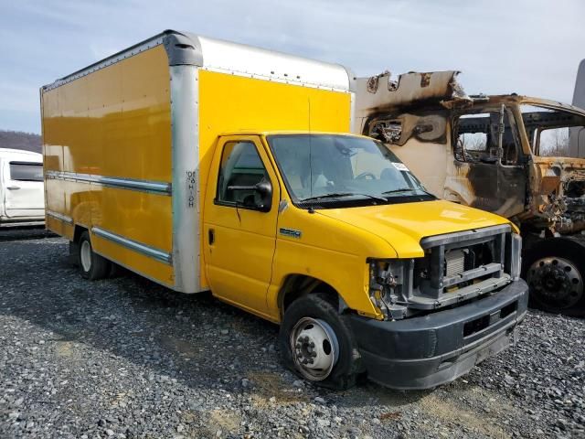 2022 Ford Econoline E350 Super Duty Cutaway Van