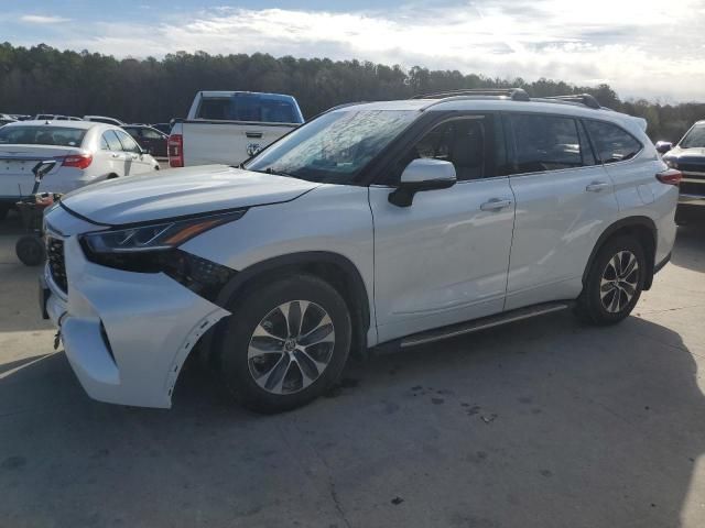 2022 Toyota Highlander Hybrid XLE