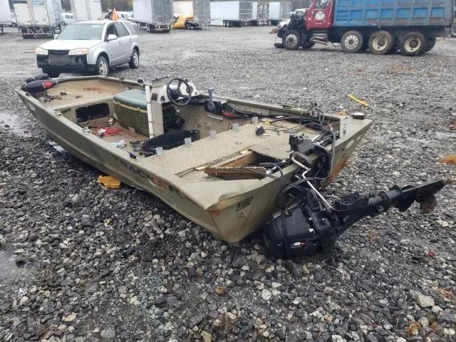 2005 Tracker Marine Lot