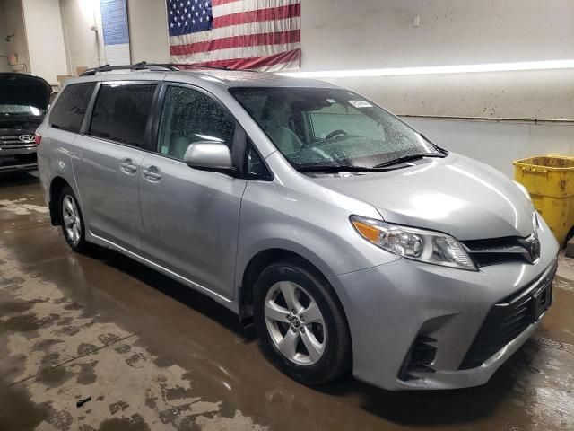 2019 Toyota Sienna LE