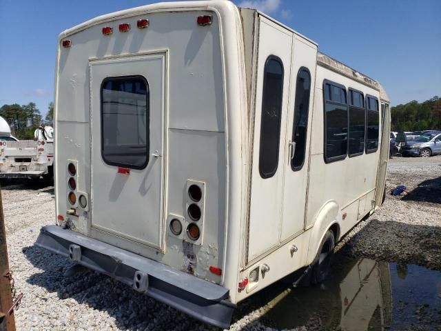 2006 Ford Econoline E450 Super Duty Cutaway Van