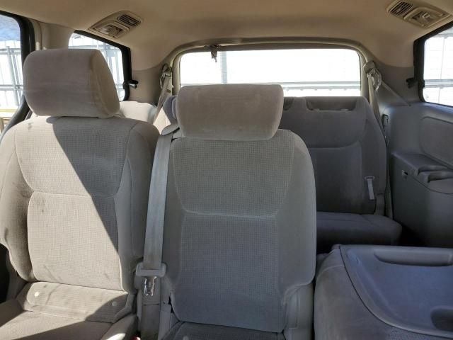 2005 Toyota Sienna CE