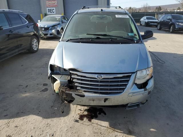 2005 Chrysler Town & Country Limited