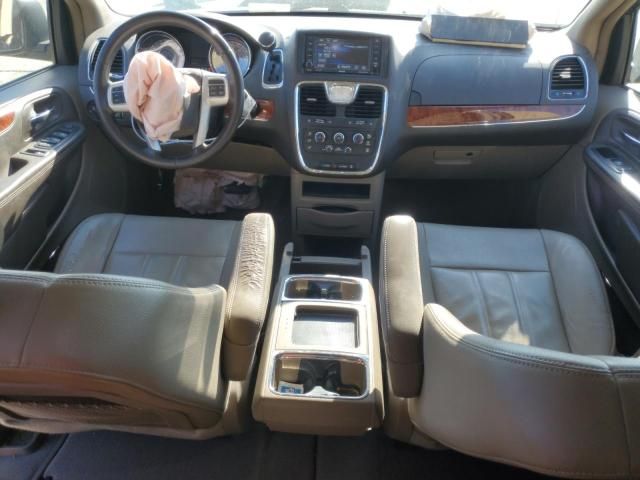 2015 Chrysler Town & Country LX