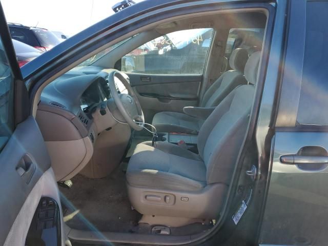 2005 Toyota Sienna CE