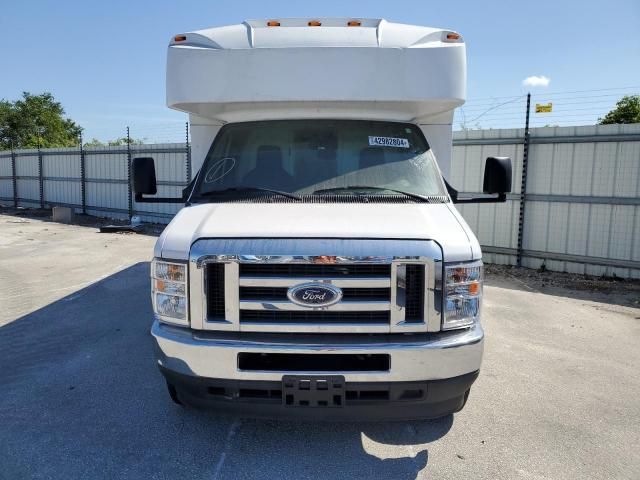 2023 Ford Econoline E450 Super Duty Cutaway Van