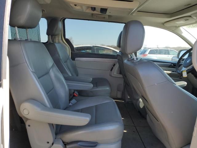 2010 Volkswagen Routan SEL