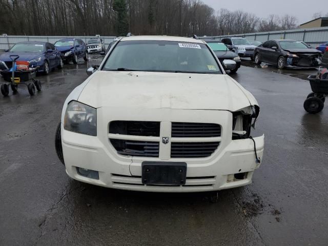 2005 Dodge Magnum SE