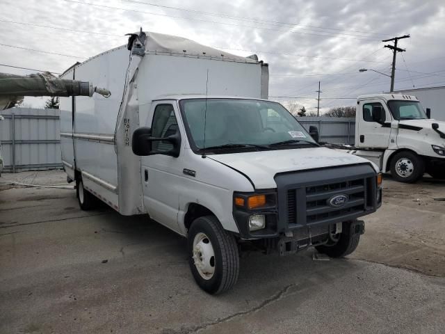 2015 Ford Econoline E350 Super Duty Cutaway Van