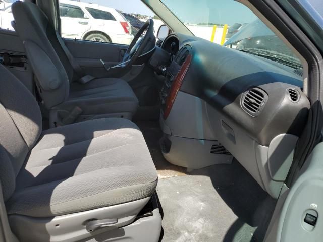 2005 Chrysler Town & Country LX