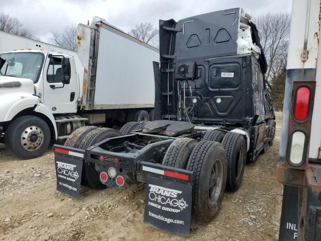 2020 Freightliner Cascadia 126