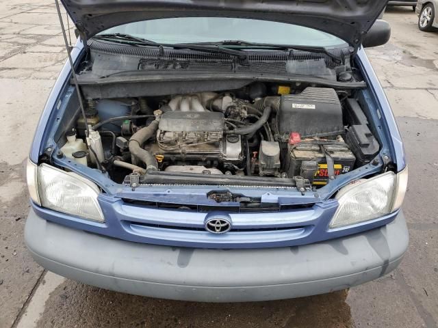 1998 Toyota Sienna LE