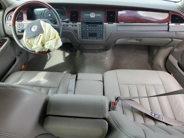 2003 Lincoln Town Car Signature