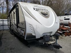 Camiones dañados por inundaciones a la venta en subasta: 2017 Coachmen Freedom