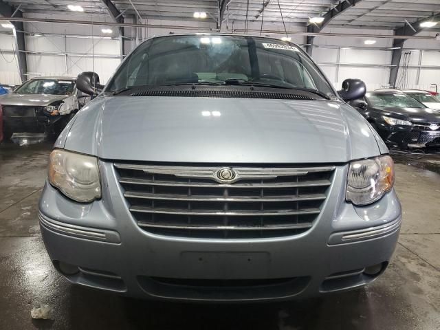 2005 Chrysler Town & Country Touring