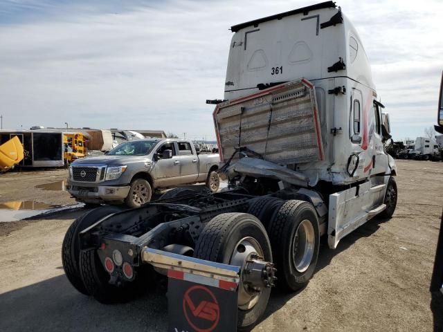 2020 Freightliner Cascadia 126