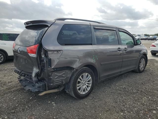 2013 Toyota Sienna XLE