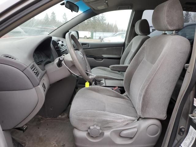 2004 Toyota Sienna CE