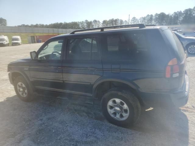 2002 Mitsubishi Montero Sport ES