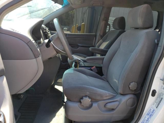 2004 Toyota Sienna CE