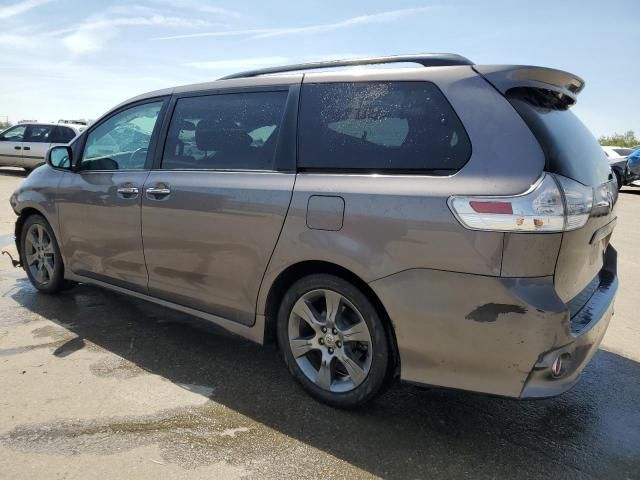 2016 Toyota Sienna SE