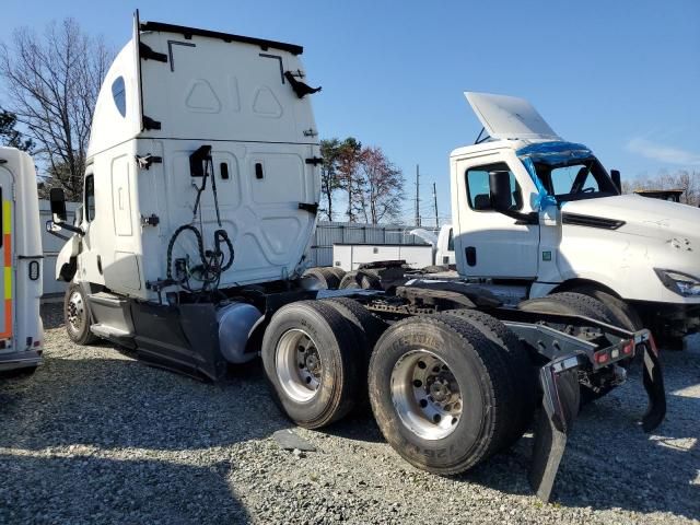 2020 Freightliner Cascadia 126