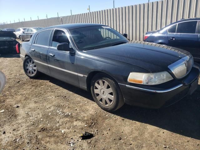 2005 Lincoln Town Car Signature Limited