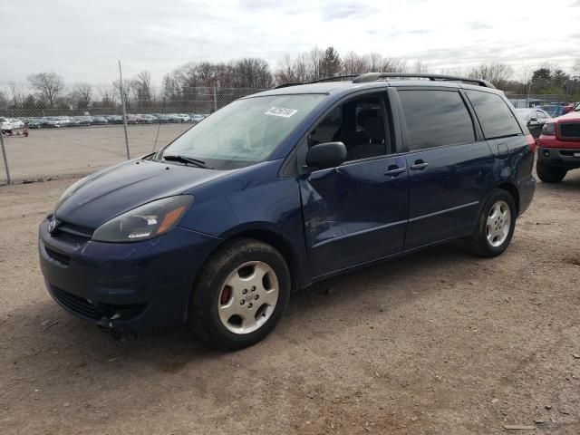 2004 Toyota Sienna CE