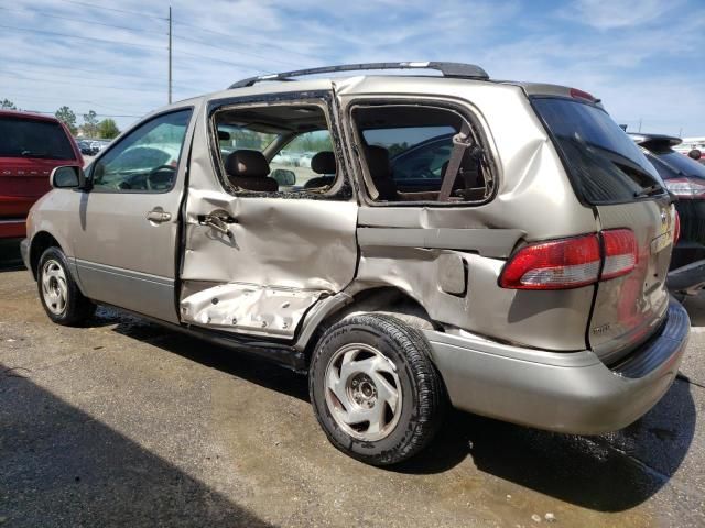 2002 Toyota Sienna LE