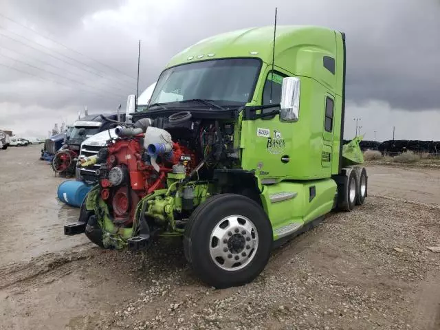 2021 Kenworth Construction T680