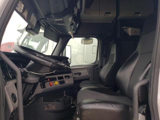 2021 Freightliner Cascadia 126