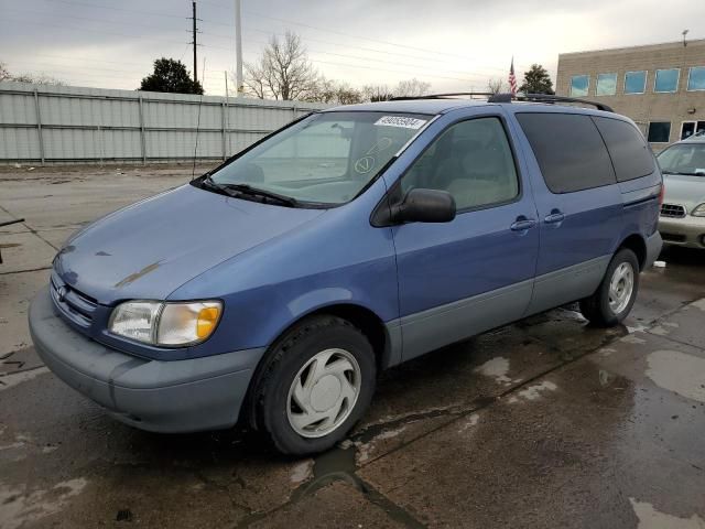 1998 Toyota Sienna LE