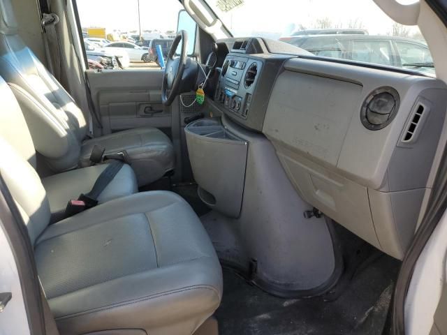 2009 Ford Econoline E450 Super Duty Cutaway Van