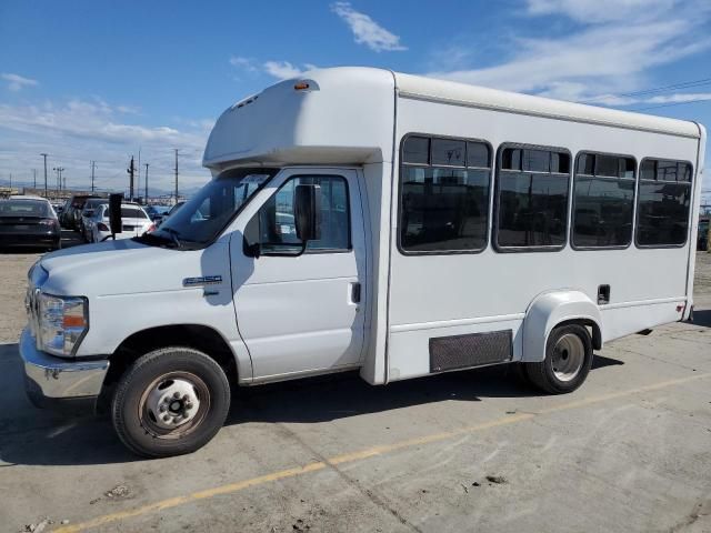 2016 Ford Econoline E350 Super Duty Cutaway Van