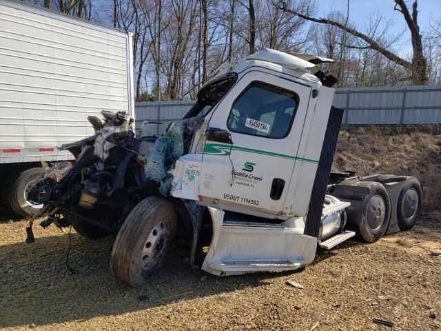 2019 Freightliner Cascadia 126