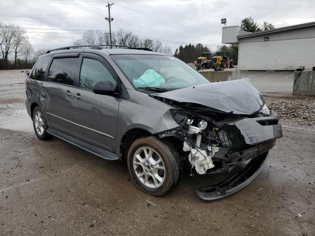 2005 Toyota Sienna XLE