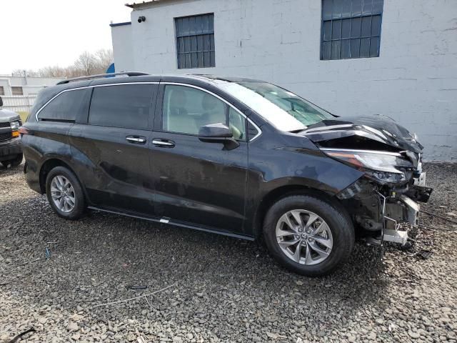 2022 Toyota Sienna XLE