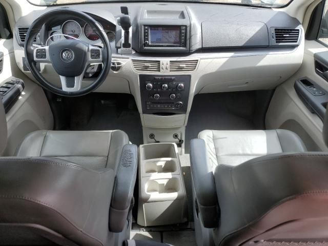 2013 Volkswagen Routan SE