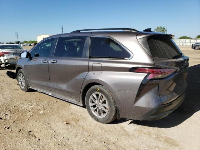 2022 Toyota Sienna XLE