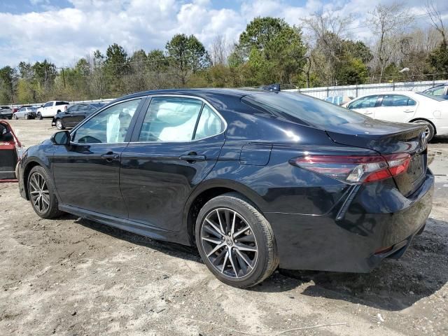 2022 Toyota Camry SE