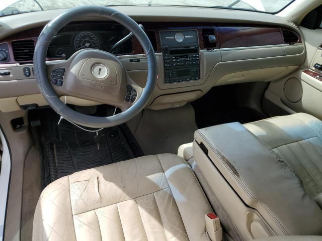 2003 Lincoln Town Car Signature