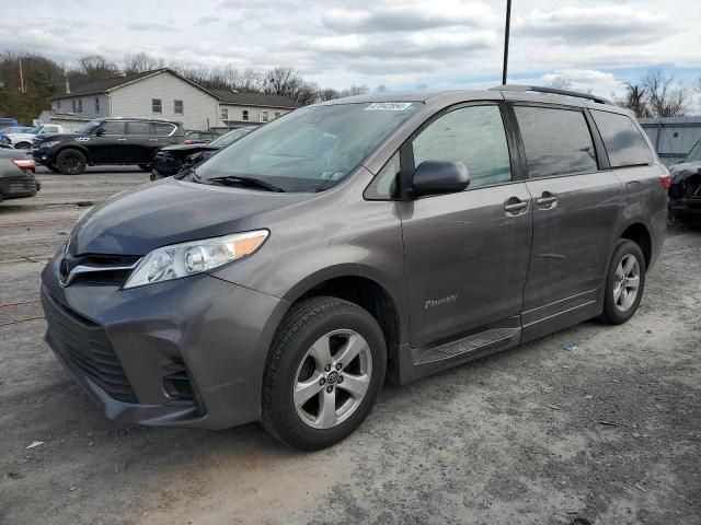 2019 Toyota Sienna LE