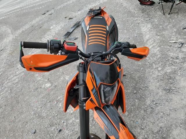 2023 KTM 690 SMC R