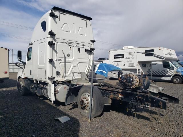 2020 Freightliner Cascadia 126