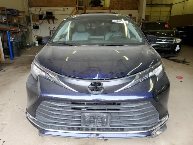 2022 Toyota Sienna XLE