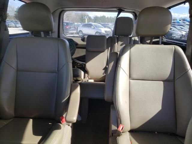 2012 Volkswagen Routan SE