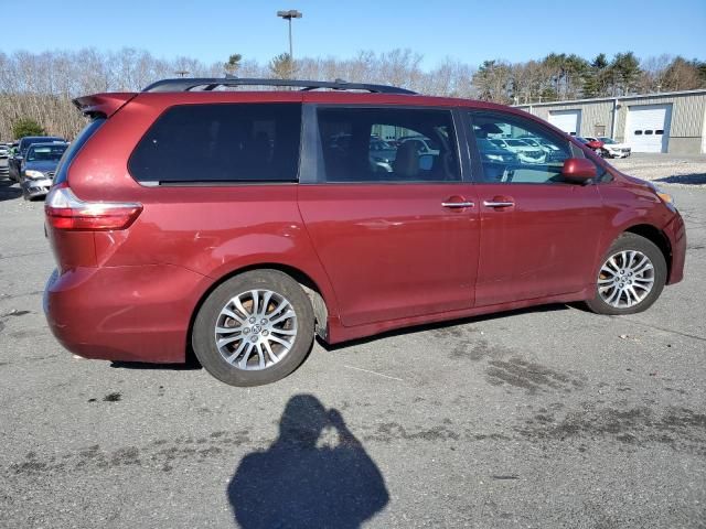 2020 Toyota Sienna XLE