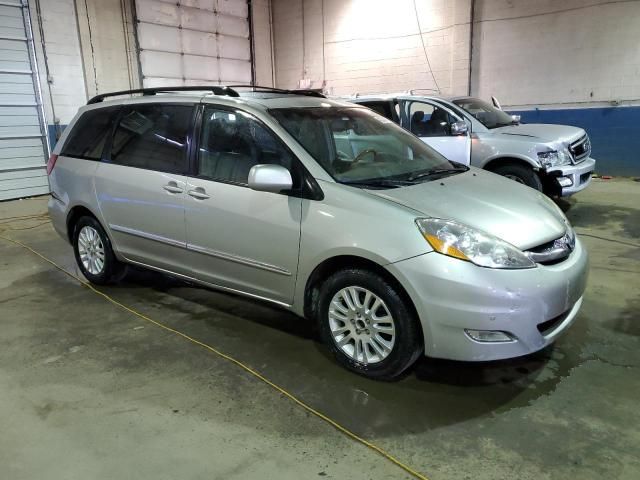 2010 Toyota Sienna XLE